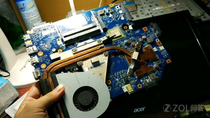 笔记本电脑黑屏但是电源键还亮着,笔记本电脑卡得要死怎么办