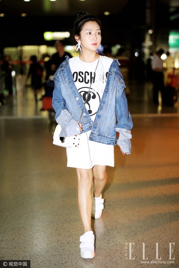 牛仔外套里穿什么,牛仔外套里穿什么比较好