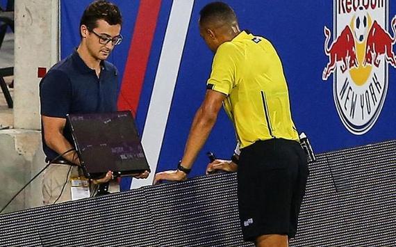 足坛载入史册的经典误判,误判也是足球中的一部分