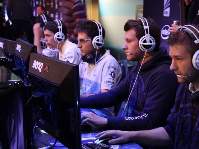 电竞游戏的正确打开方式这些显示器不可少