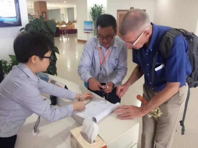 大家好，给大家介绍一下，这是三峡大坝黄金周期间的感人事儿