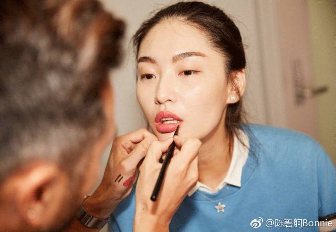 唐艺昕推荐洋甘菊唇膏,口红推荐唐艺昕