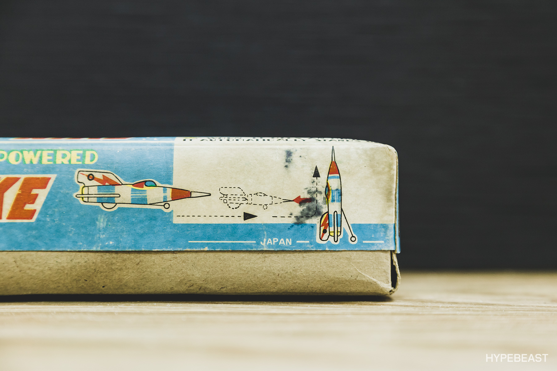 把鞋子做成藏品,nike球鞋展示柜