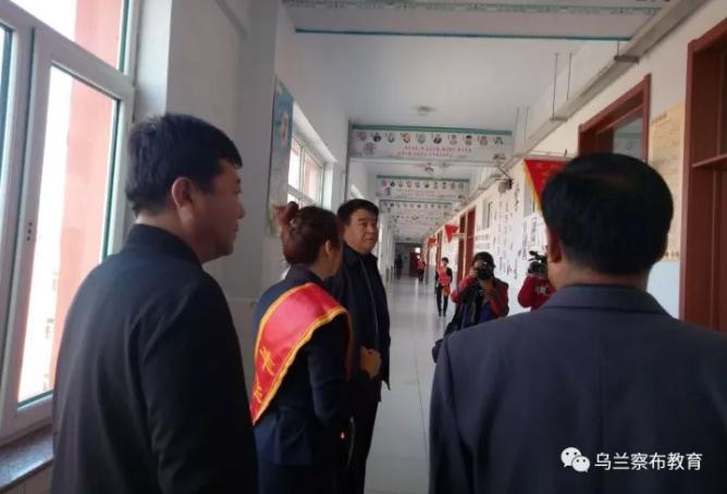 乌兰察布市2017年下半年学校管理流动现场会在丰镇市拉开帷幕