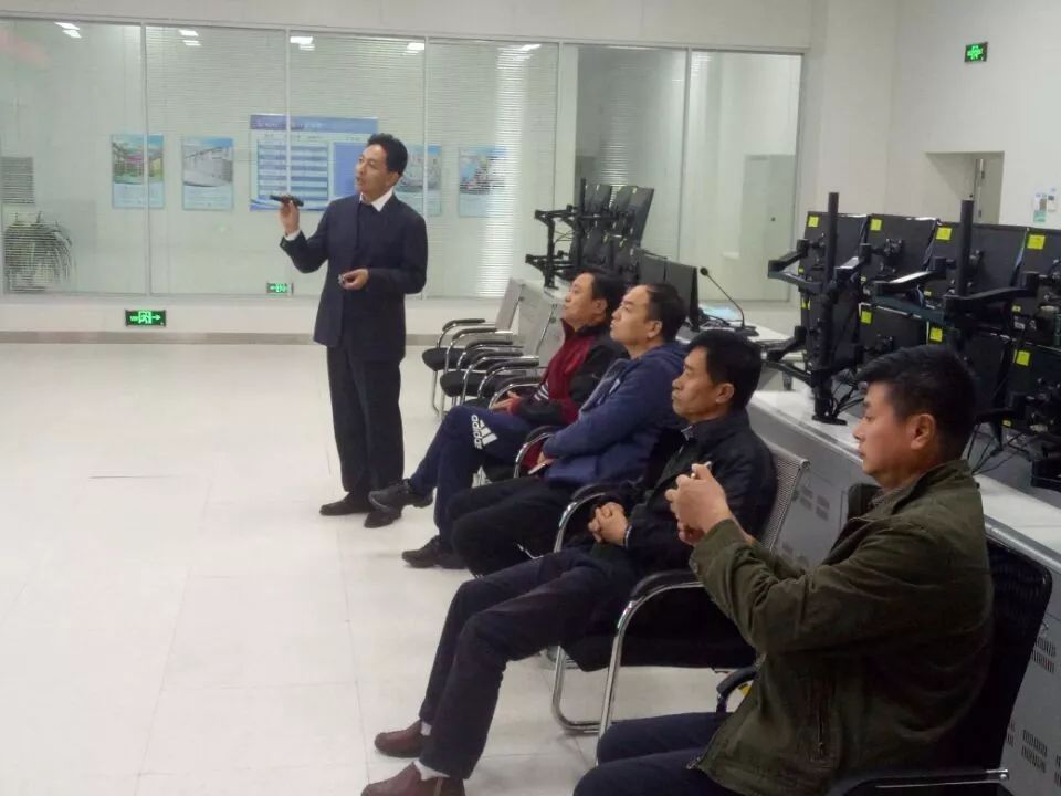 辽宁省瓦房店市中心医院一行来我院参观、学习、座谈、沟通