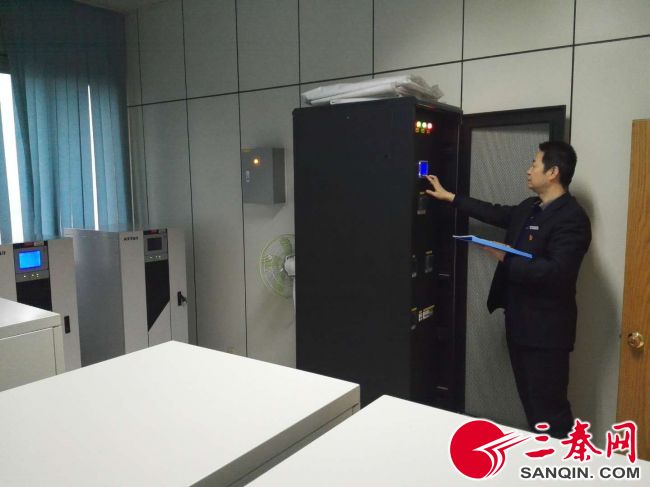 谱写残暴多彩的人生华章,用坚守谱写人生华章