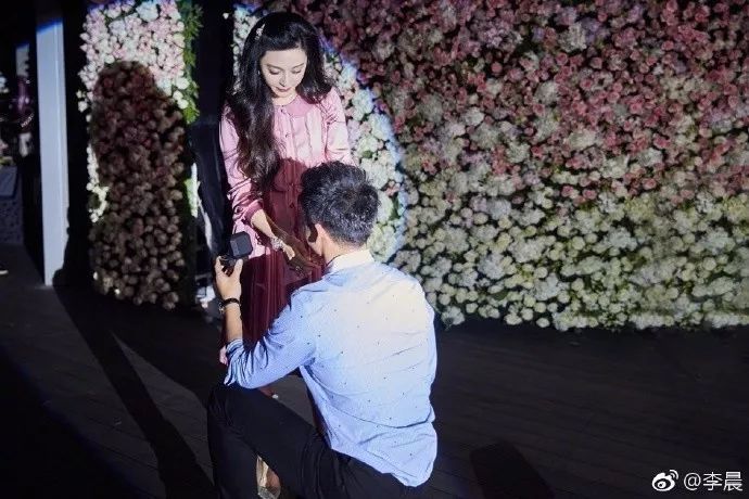 范冰冰现身药妆店,范冰冰来日本药妆店买了什么