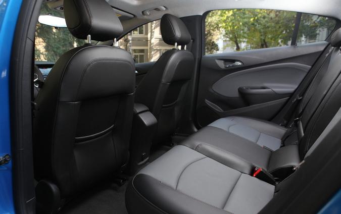 科鲁兹和福克斯,福克斯和昂克赛拉的空间哪个大