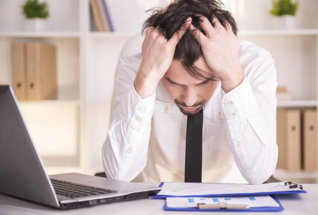 年轻人手脚冰凉怕冷怎么办,年轻人手脚冰凉怎么回事