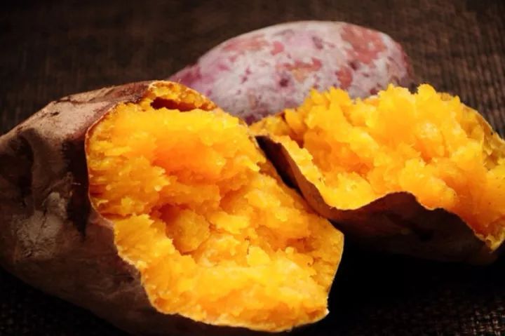 年轻人手脚冰凉怕冷怎么办,年轻人手脚冰凉怎么回事