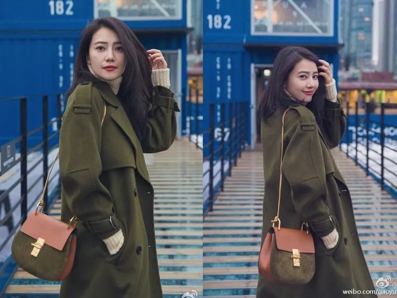 高圆圆秋冬搭配什么裤子,高圆圆穿湖蓝色毛衣