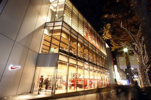 靠打折吸引顾客长久吗,耐克换季降价促销