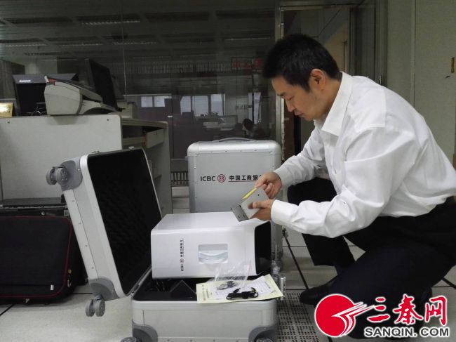 谱写残暴多彩的人生华章,用坚守谱写人生华章