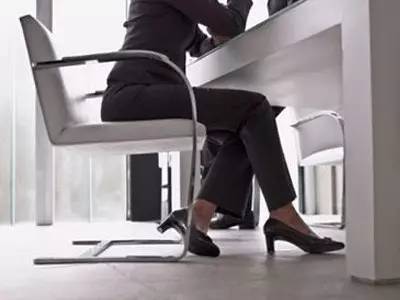 久坐髋关节会出现问题吗,久坐髋关节疼痛走几步又好了