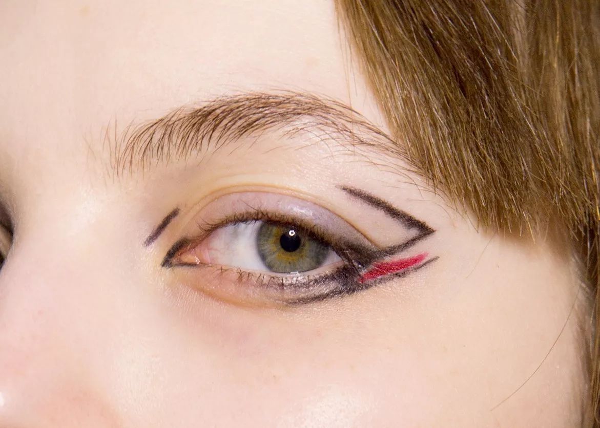 适合亚洲人的八种眼线画法 (眼线怎么画好看又粗又黑)