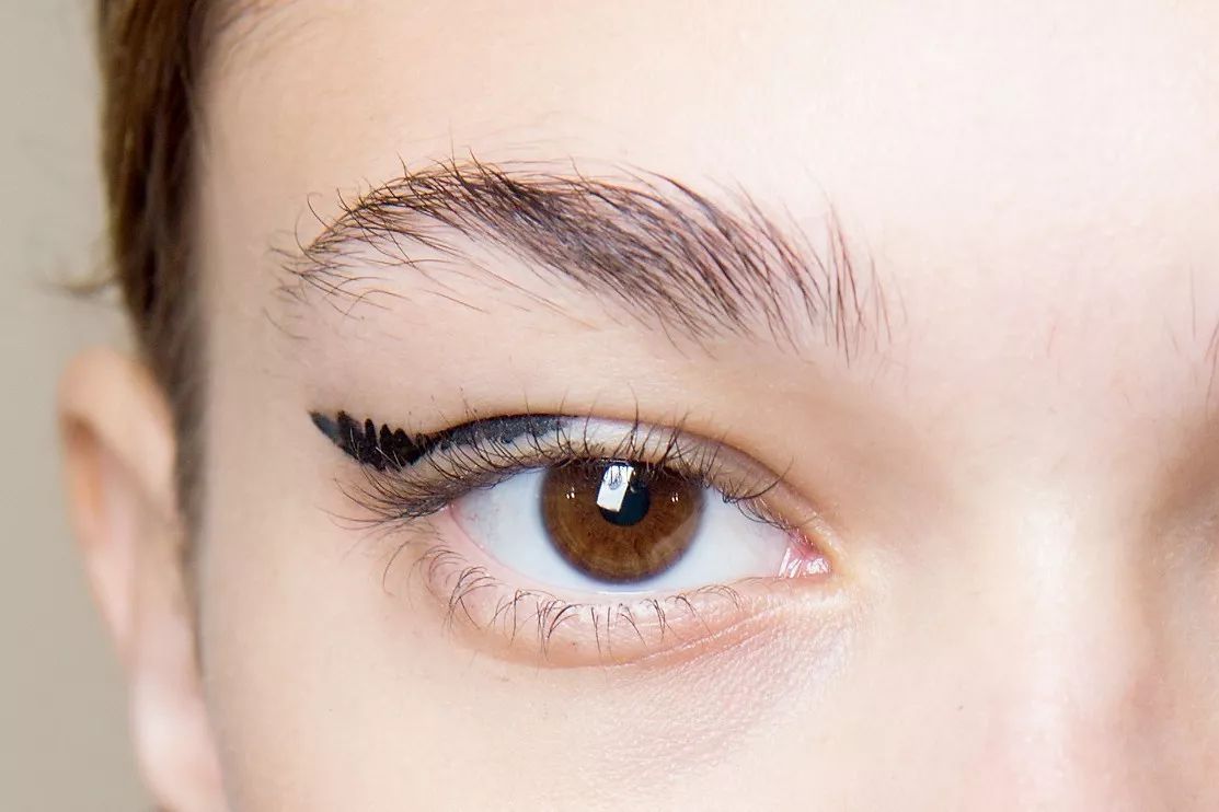 适合亚洲人的八种眼线画法 (眼线怎么画好看又粗又黑)