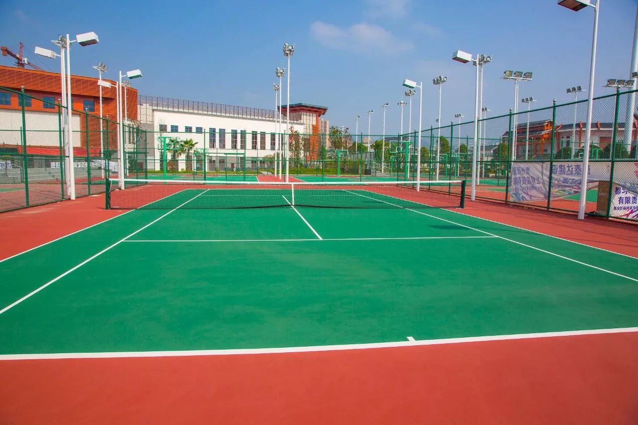 黔南荔波县体育馆开放时间,荔波体育馆可容纳多少人