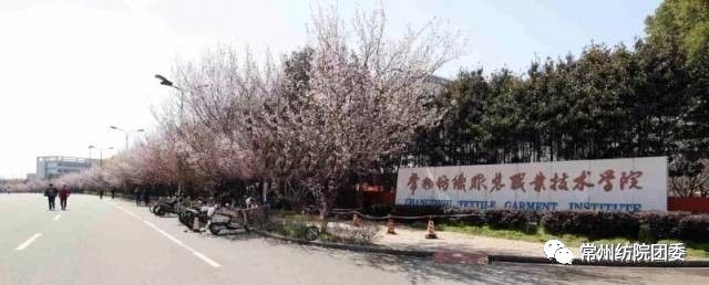 大家好！给大家介绍一下，这是我们的校学生会全体萌新