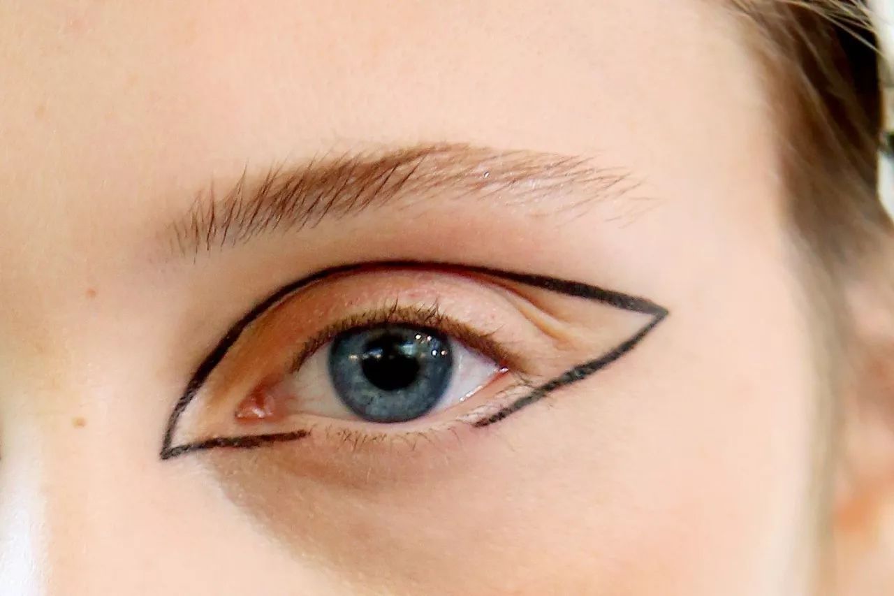 适合亚洲人的八种眼线画法 (眼线怎么画好看又粗又黑)