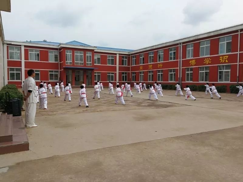 「管理经」练书法，打太极，习拳术传统文化进课堂，他们不遗余力……