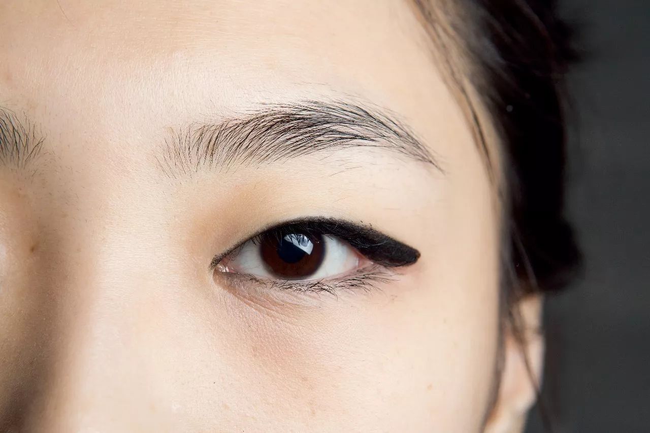 适合亚洲人的八种眼线画法 (眼线怎么画好看又粗又黑)