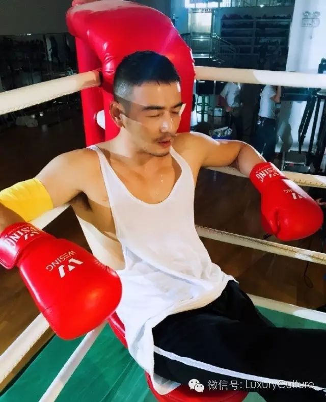 杨烁行走的荷尔蒙痞帅,杨烁低音炮雅痞