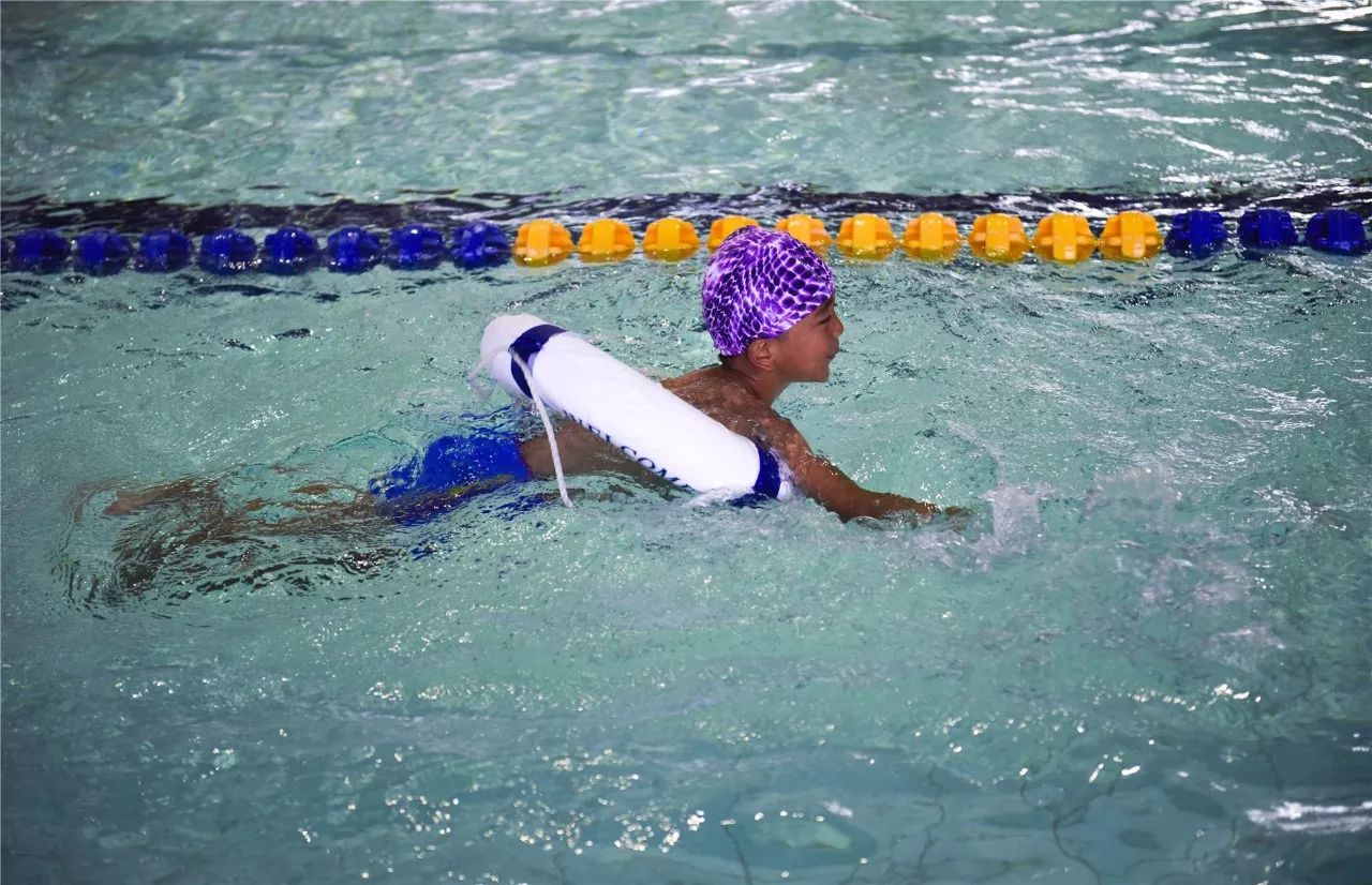 黔南荔波县体育馆开放时间,荔波体育馆可容纳多少人