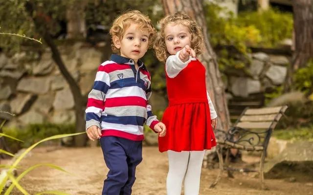 征服威廉王子一家的西班牙童装是怎样的呢？一起来看看吧