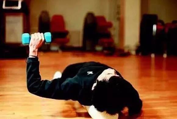 健身左右不对称矫正的最佳方法,怎么矫正胸肌不对称