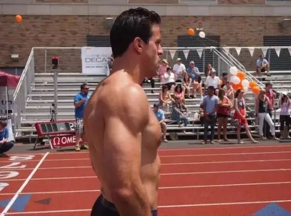 宋仲基和宋慧乔视频,宋钟基权志龙