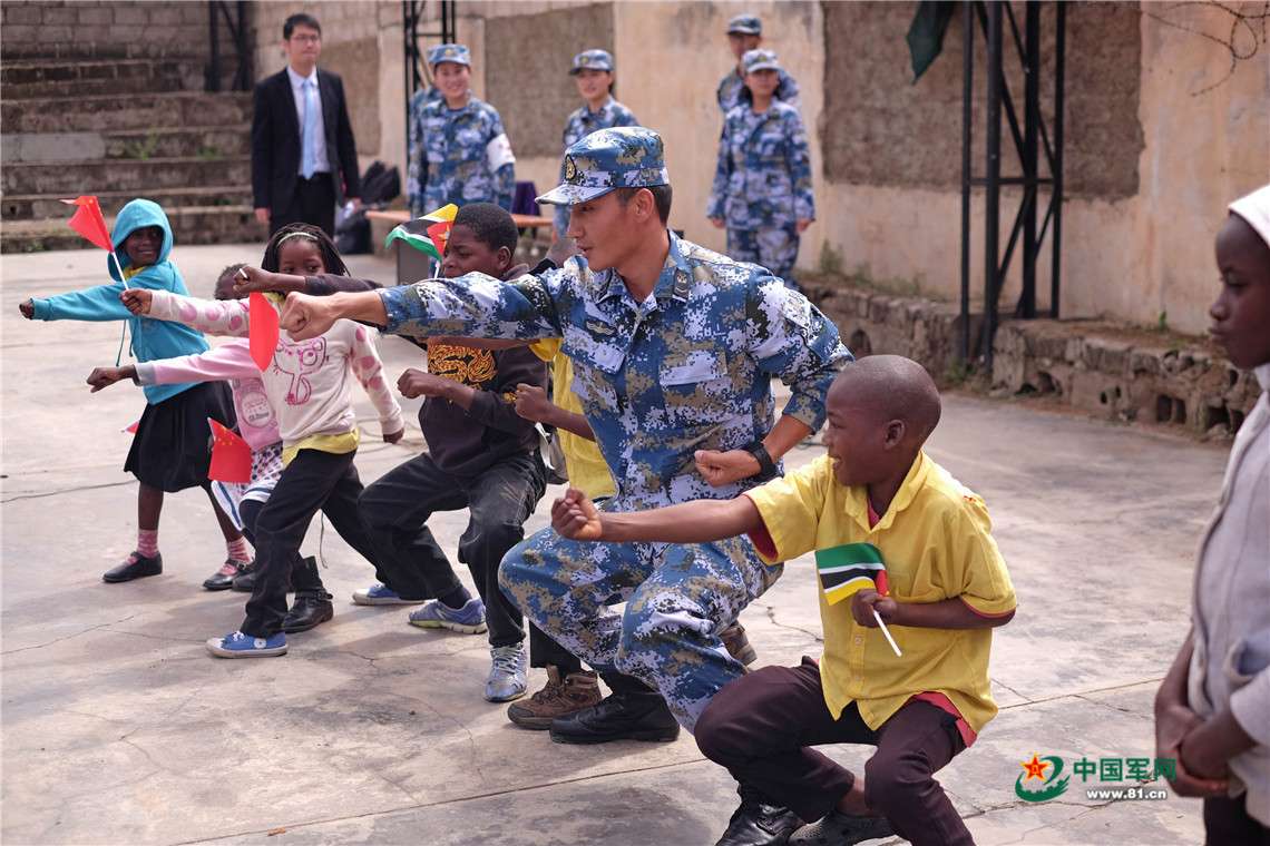 和平方舟医院船支援莫桑比克,中国医疗船和平方舟号船长