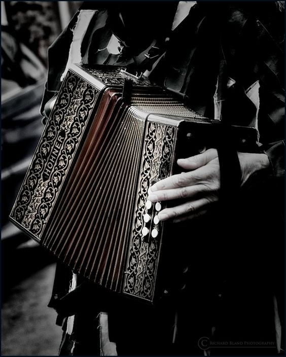 在西班牙街头这般你侬我侬好想去那里偶遇双宋夫妇