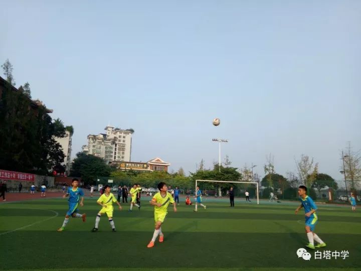 威远校园足球比赛奖杯,威远足球队最新比赛小学