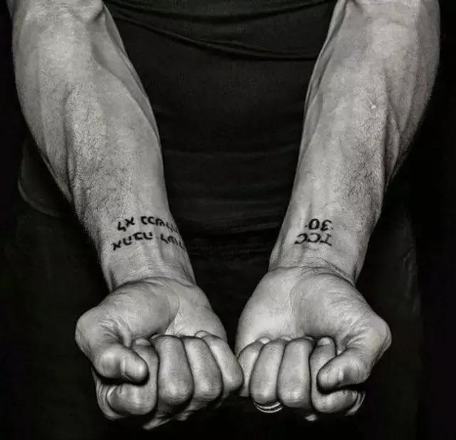 库里新赛季战靴曝光,库里总决赛鞋被踩掉