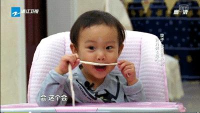 这黑娃子是谁？！小甜馨让你满屏感受魔性嚎叫：我们白着呢！