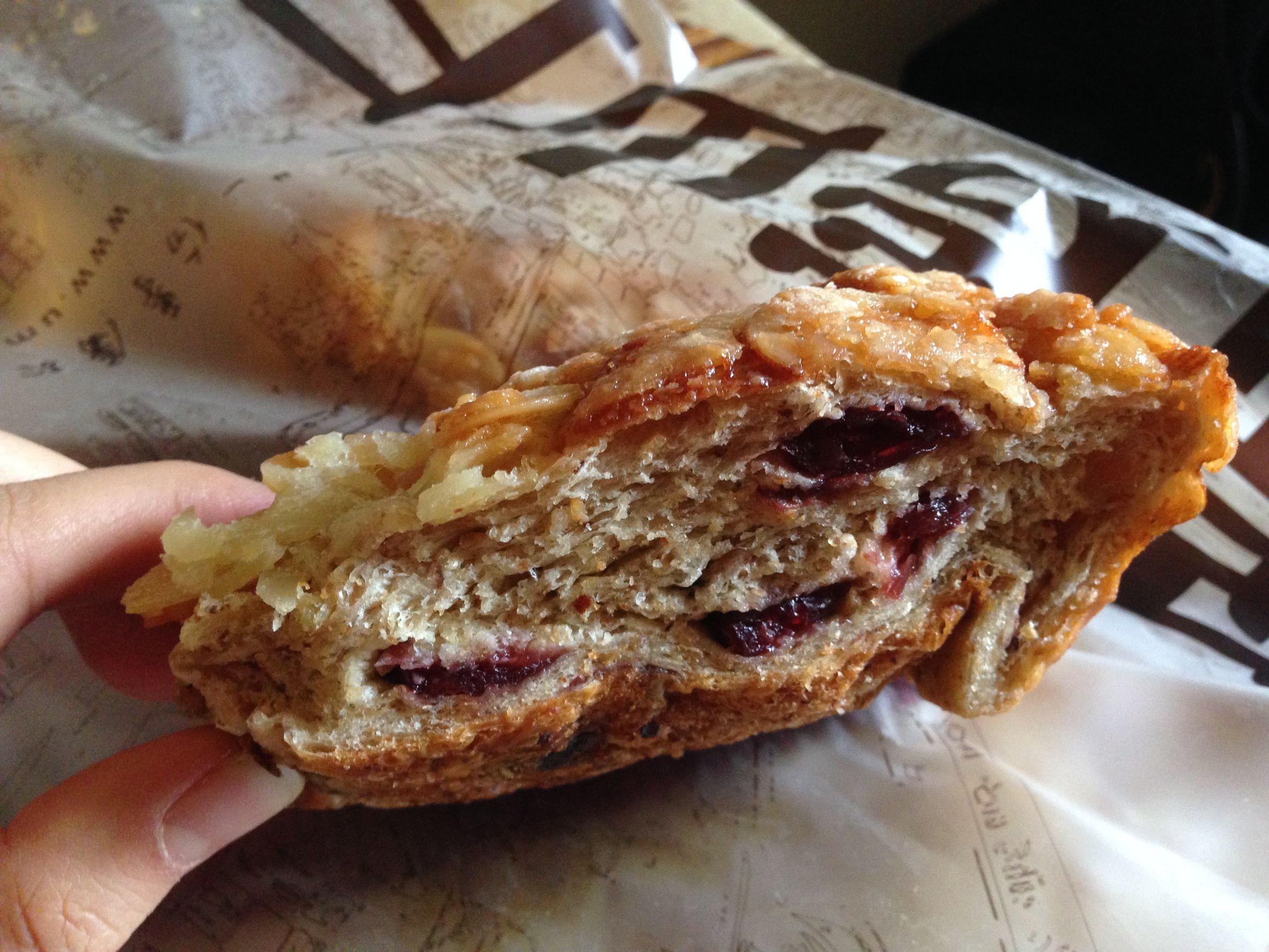 喏，这是一份你想要的20款原麦山丘面包大测评（内含6个彩蛋菜单）