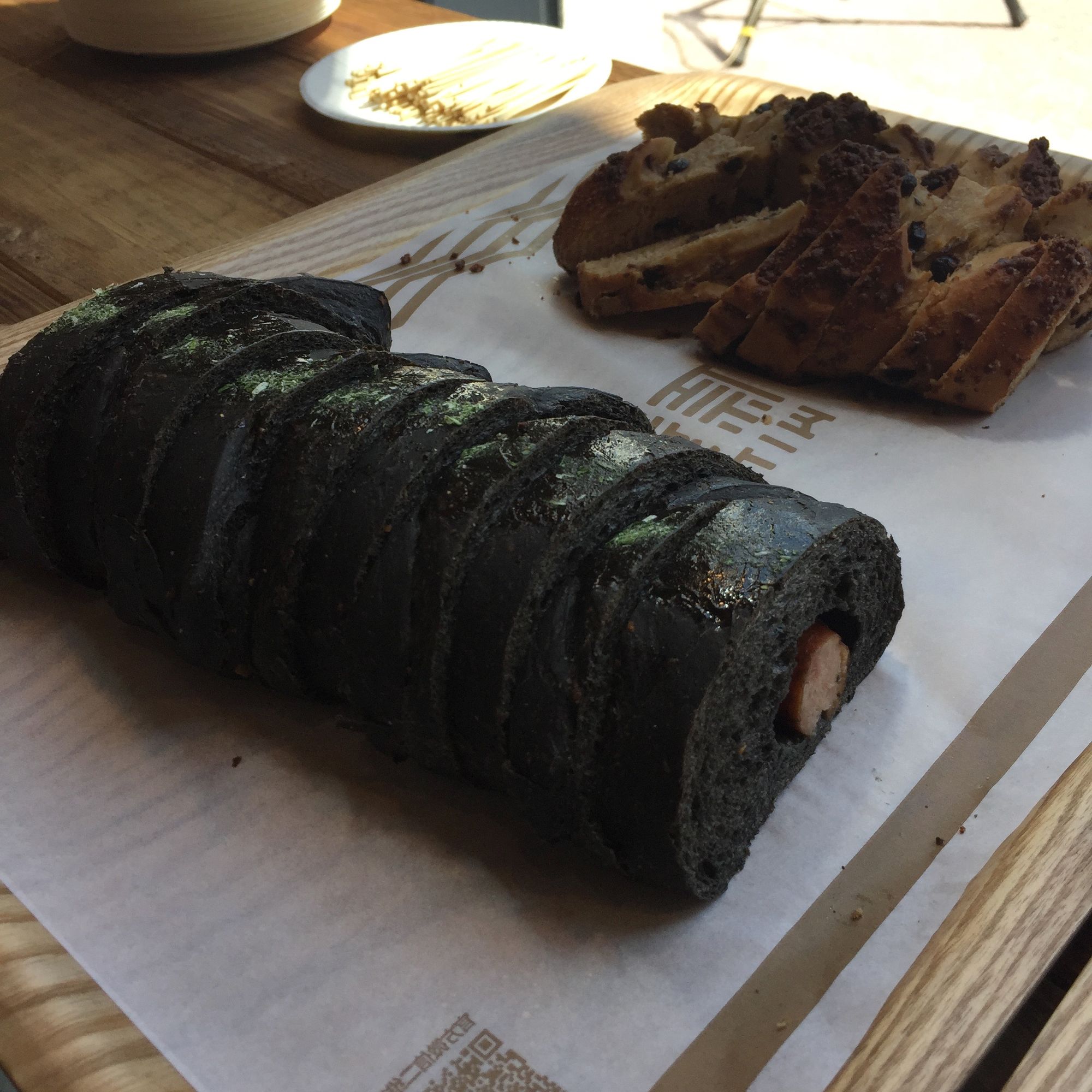 喏，这是一份你想要的20款原麦山丘面包大测评（内含6个彩蛋菜单）