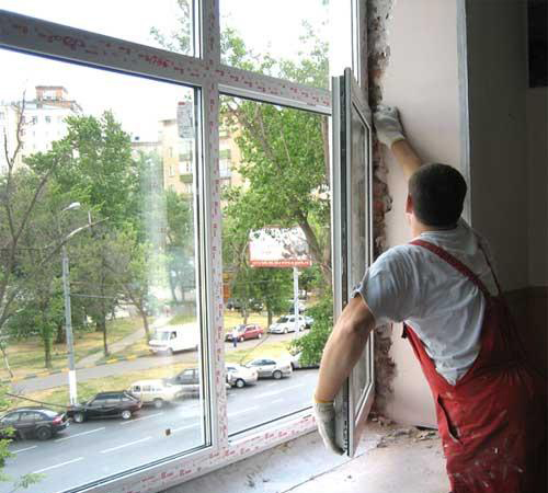 阳台窗框摇晃物业不给解决,楼房窗户倾斜找物业不管怎么办