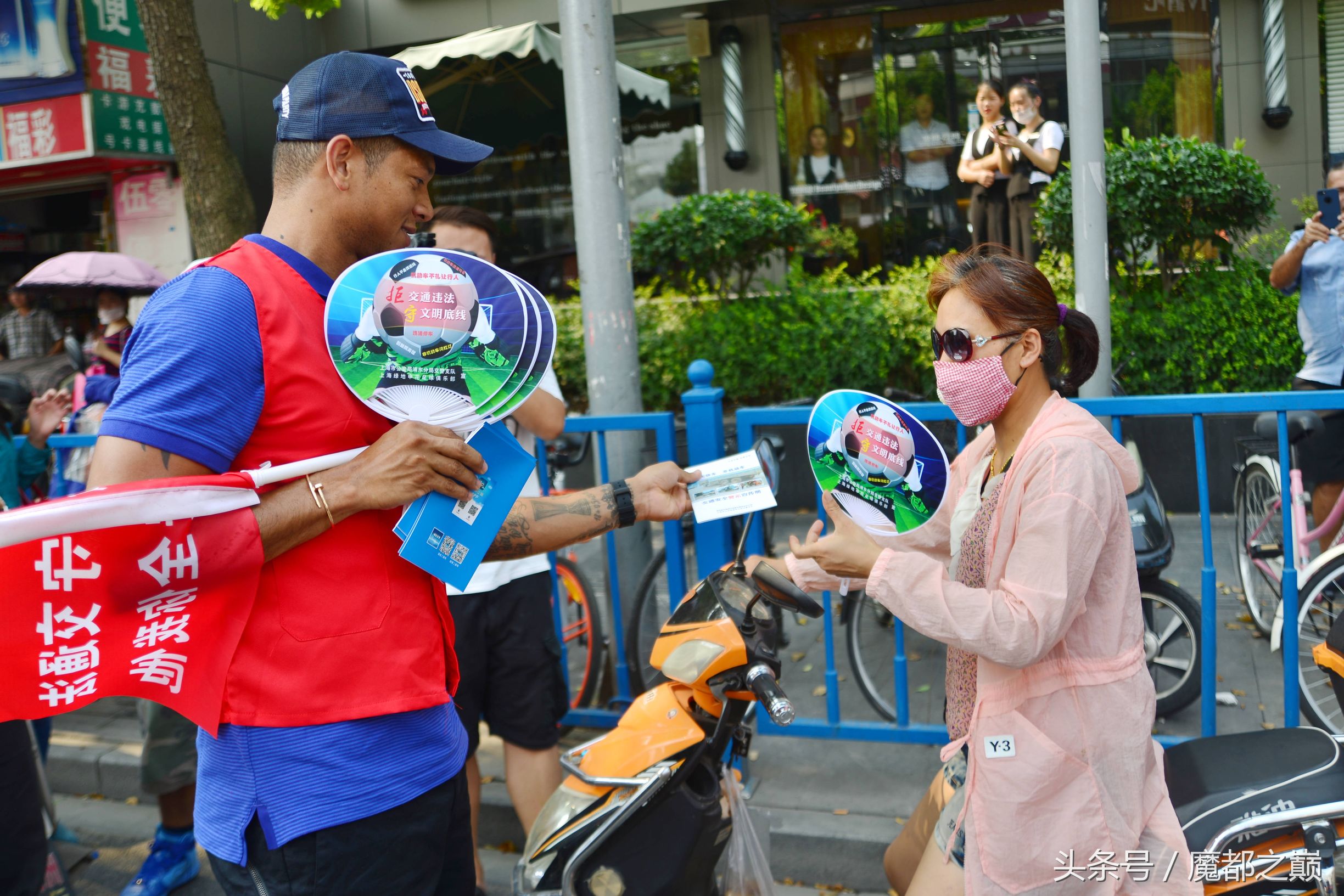上海申花球员街头,申花新援在上海街头活动