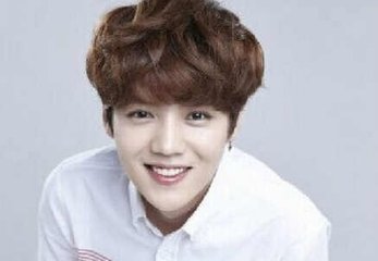 鹿晗vs张艺兴黄子韬,鹿晗与鹿晗pk视频