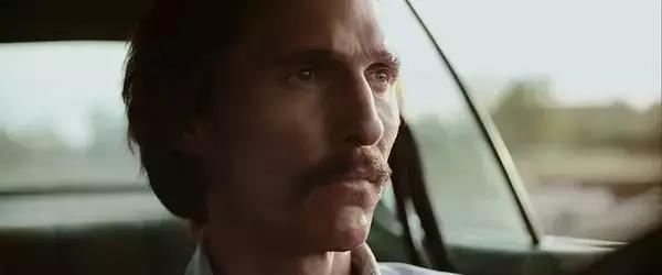 一位艾滋病患者的告白,医生拥抱艾滋病病人