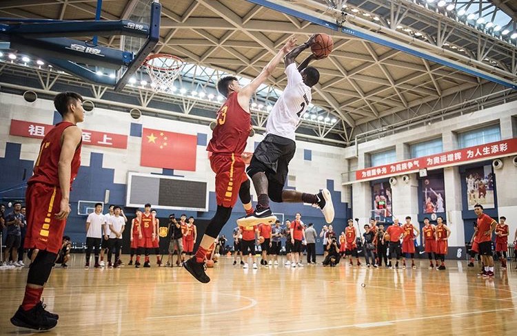 欧文面对顶级防守,欧文跟国青小将单挑