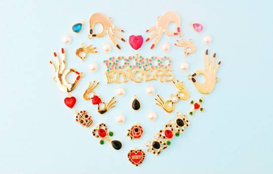 适合20岁左右女孩子的首饰品牌,20岁女生适合戴的金饰品