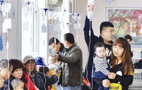 为什么儿童医院爆满,儿童诊所输液爆满