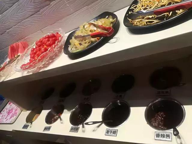 手抓牛龙骨美食,手抓牛排零食