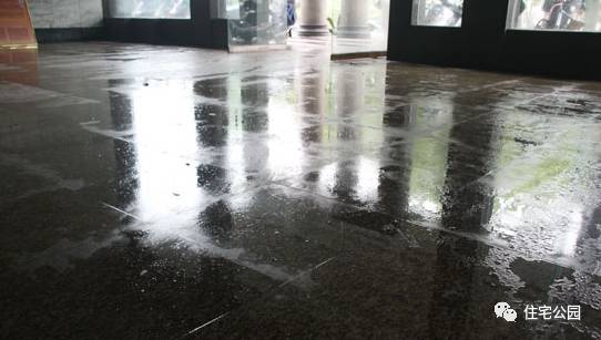 有什么办法可以把房子弄烂,墙发霉起皮返潮怎么办