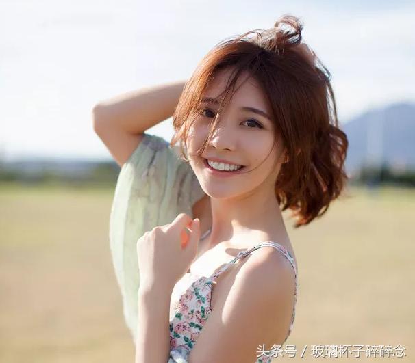 你是很温柔，可是你关灯之后像个木头一样，那些女人像蛇一样灵活，我拒绝不了