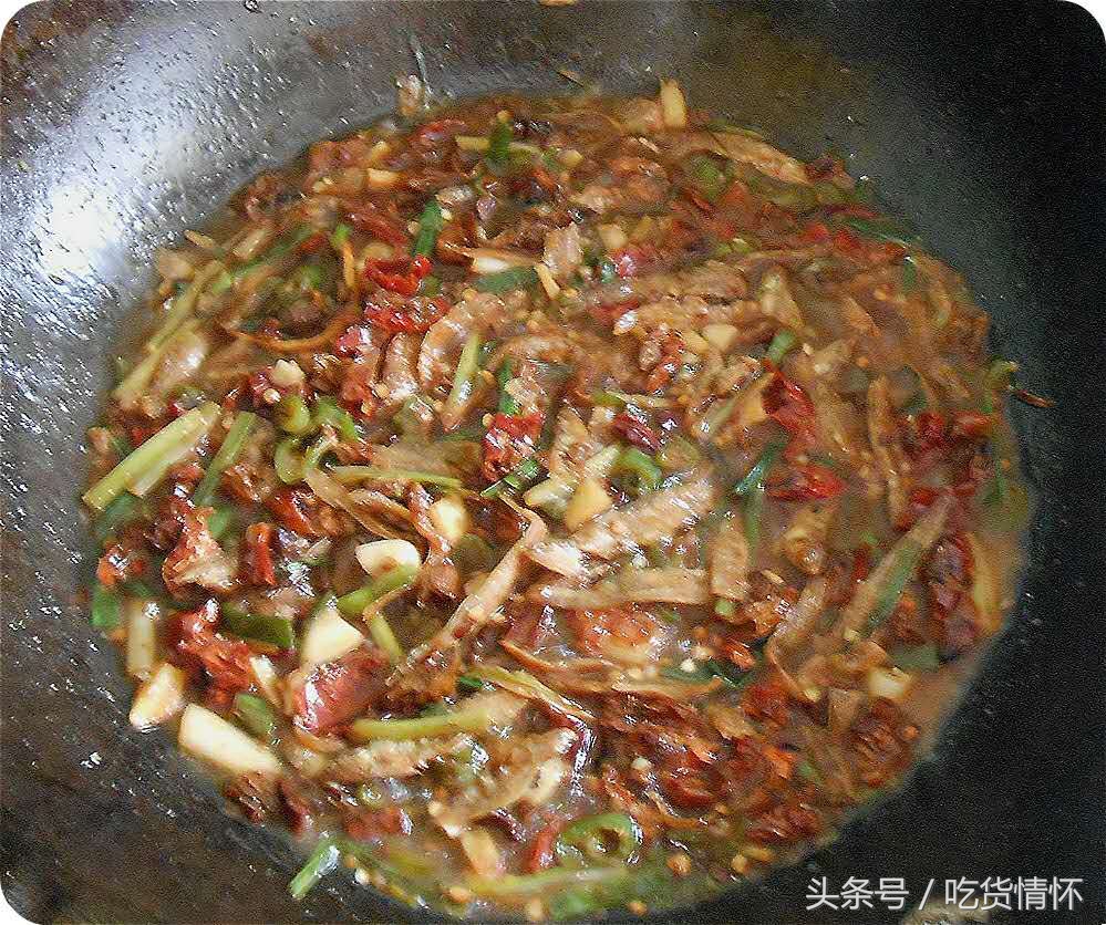 这鱼干叫什么名？4块钱一两，臭臭的但吃起来很香，随便吃几口就可以下去一碗米饭，还可以下酒