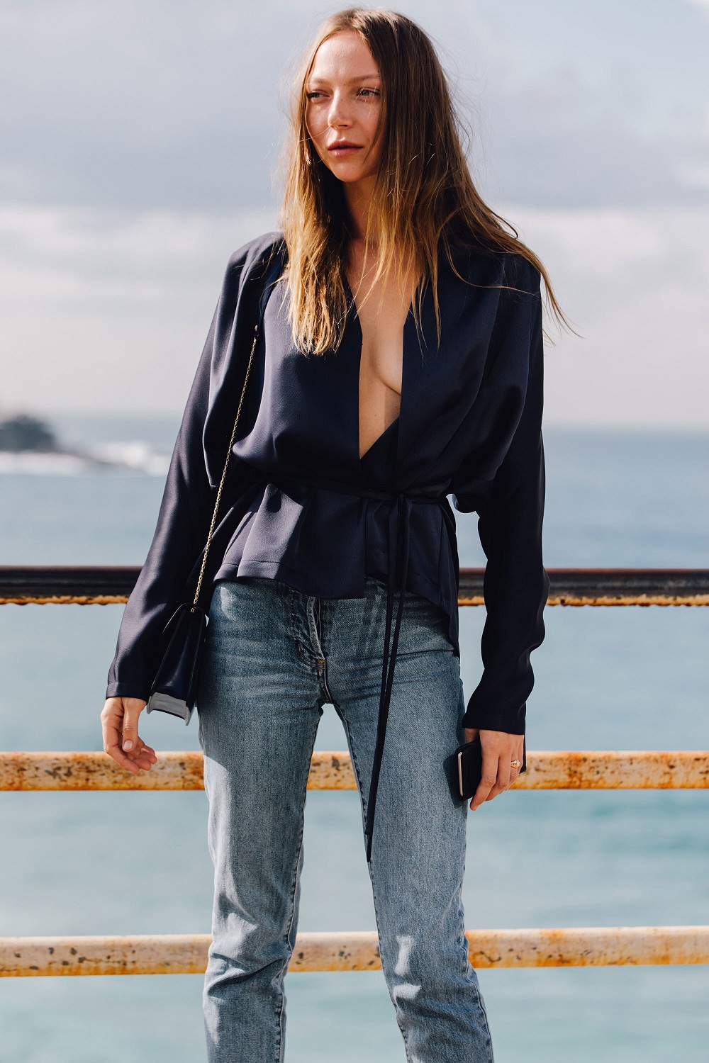 什么样的牛仔裤好看又百搭,百搭时尚超好版型牛仔裤