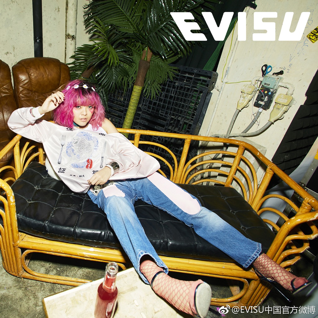 什么样的牛仔裤好看又百搭,百搭时尚超好版型牛仔裤